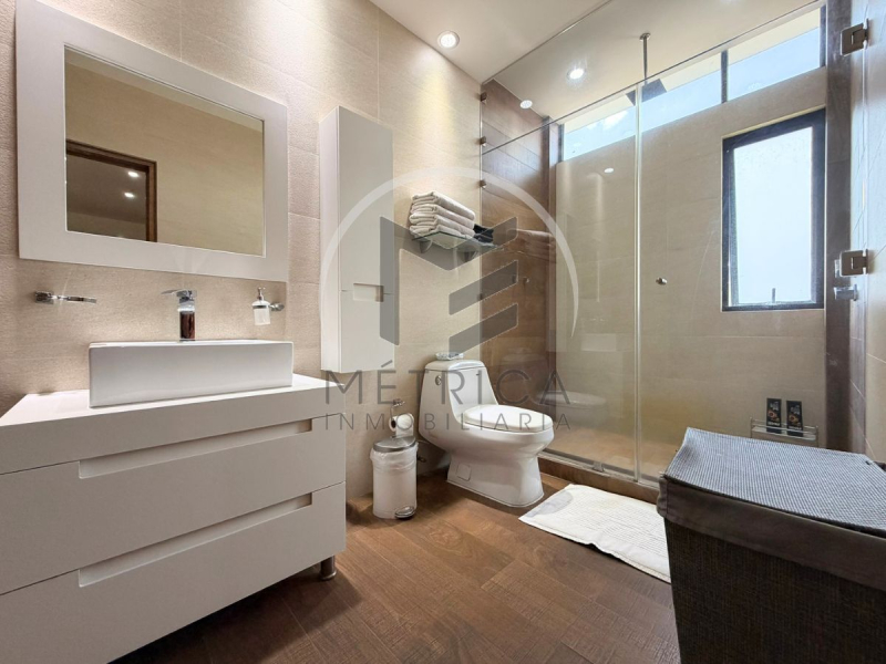 Casa en venta en cerrada dentro de Bosque Real: