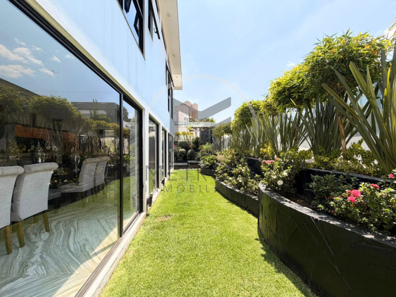 Casa en venta en cerrada dentro de Bosque Real: