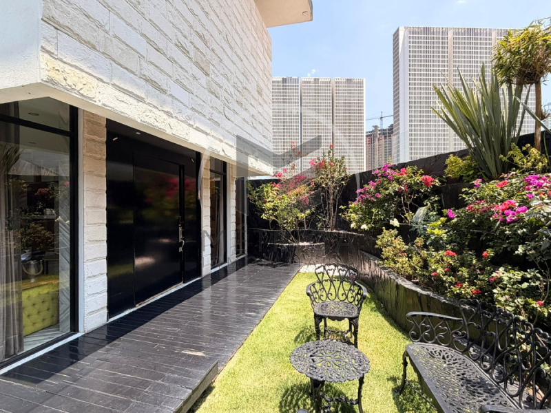 Casa en venta en cerrada dentro de Bosque Real: