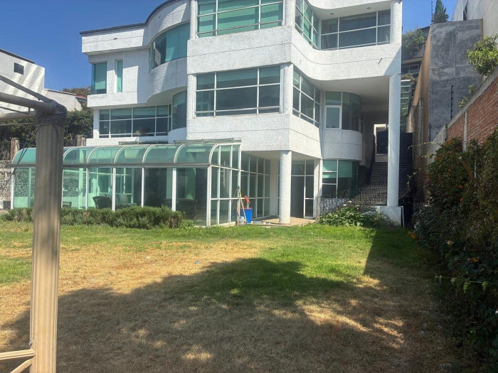 CASA EN VENTA EN BOSQUES DE LAS LOMAS