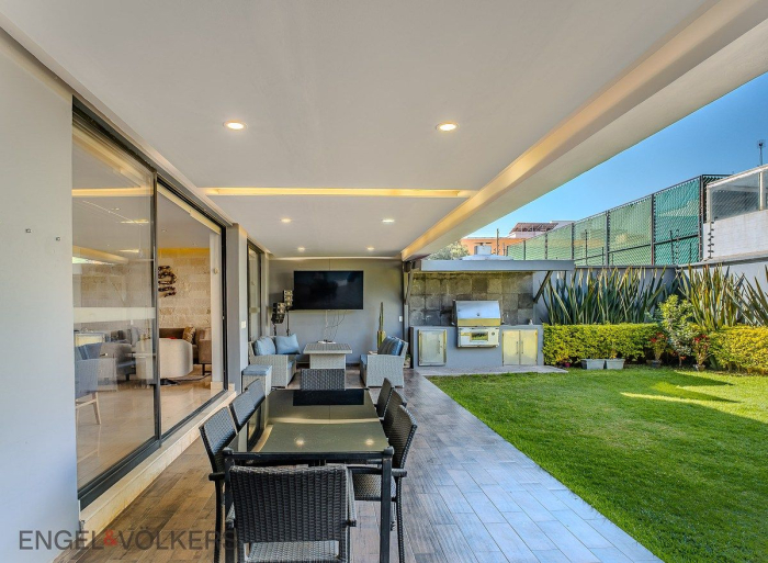 Exclusiva Casa En Venta En Lomas De Tecamachalco.