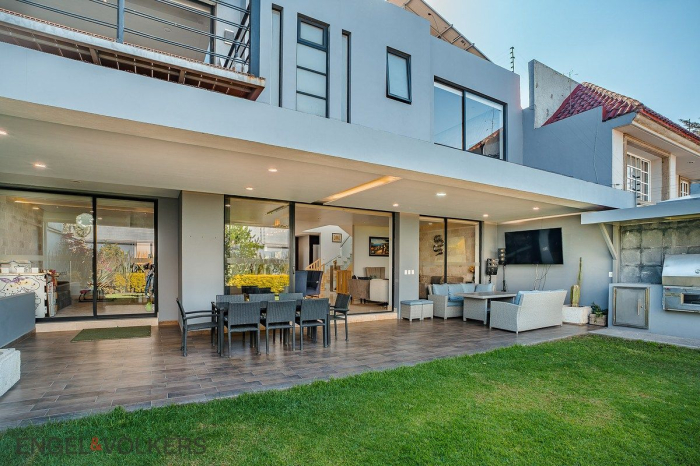 Exclusiva Casa En Venta En Lomas De Tecamachalco.
