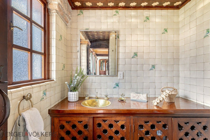 Casa En Venta. Elegancia Histórica En El Corazón De San Ángel Inn