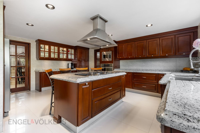 Casa De Lujo En Venta En Los Encinos | Jardín, GYM Y Seguridad 24 H