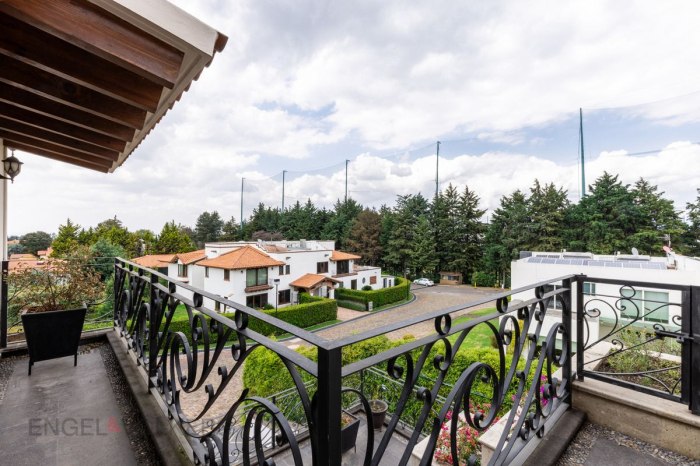 Casa De Lujo En Venta En Los Encinos | Jardín, GYM Y Seguridad 24 H