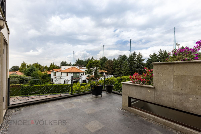 Casa De Lujo En Venta En Los Encinos | Jardín, GYM Y Seguridad 24 H