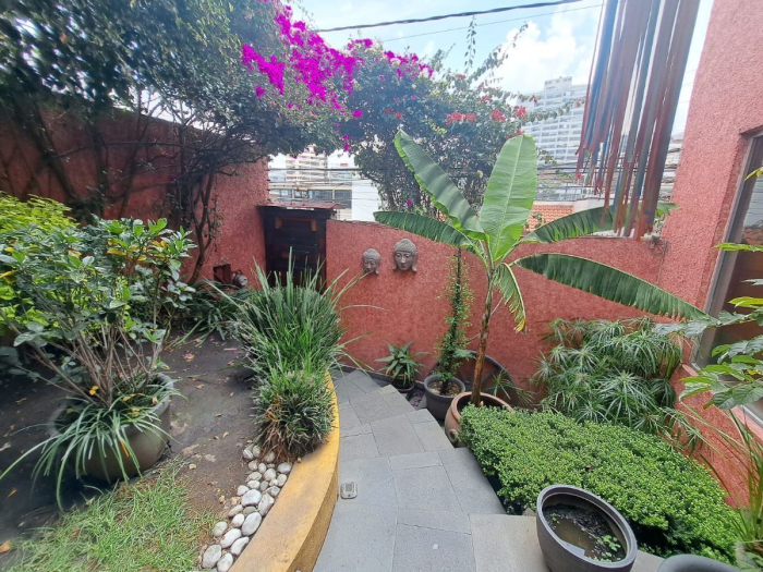 hermosa casa en venta en calle cerrada