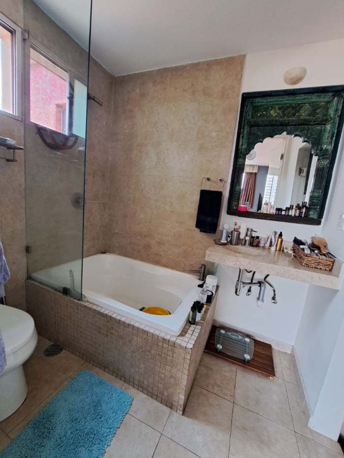 hermosa casa en venta en calle cerrada