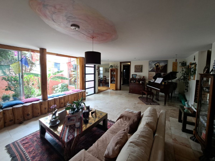 hermosa casa en venta en calle cerrada