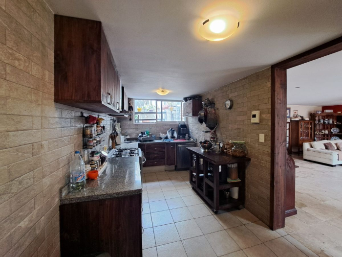 hermosa casa en venta en calle cerrada