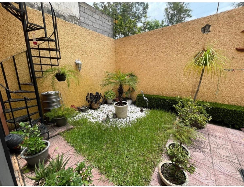 Casa En Venta En Jardines Del Alba