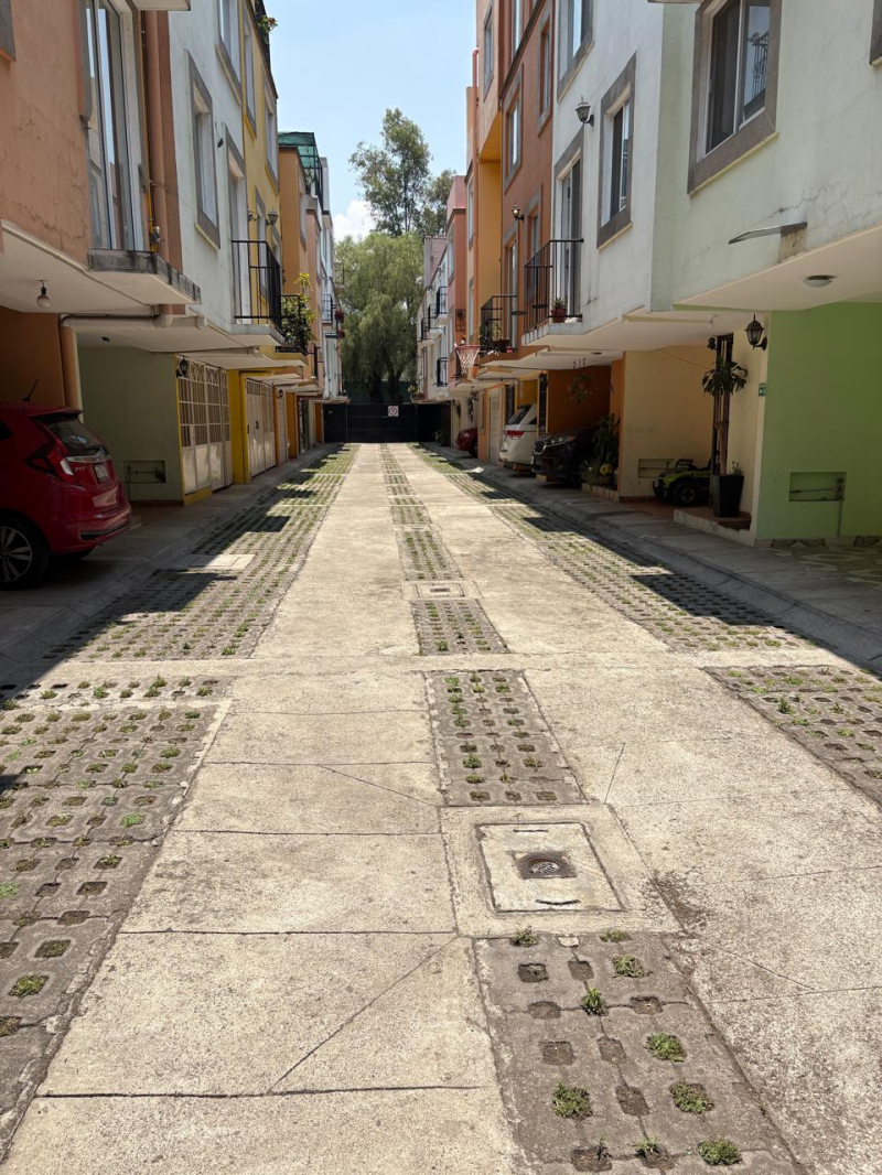 SE VENDE CASA EN CONJUNTO CERRADO EN MIGUEL HIDALGO CDMX