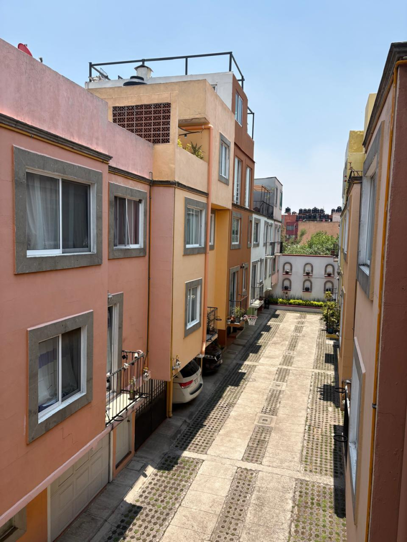 SE VENDE CASA EN CONJUNTO CERRADO EN MIGUEL HIDALGO CDMX