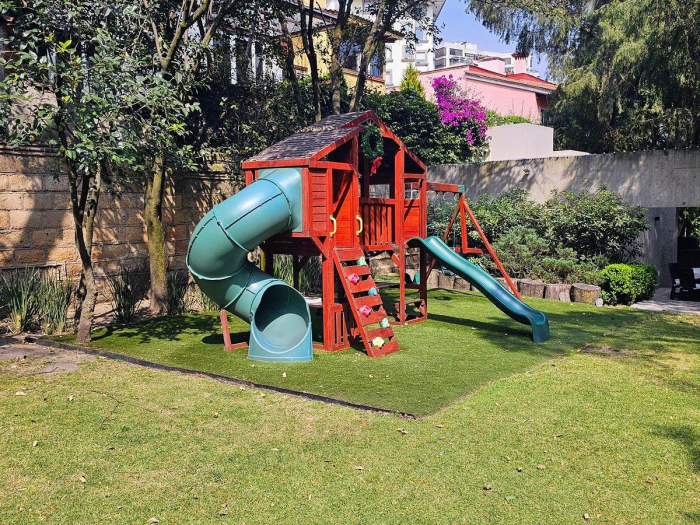 CASA EN VENTA EN BOSQUES DE LAS LOMAS