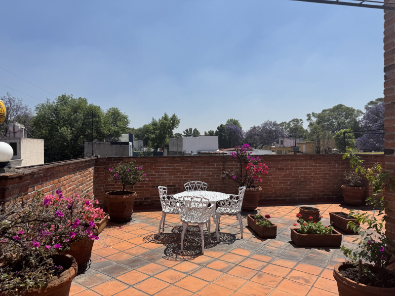 ENCANTADORA CASA EN VENTA CON JARDIN Y ROOFTOP TERRACE - VILLA COYOACAN