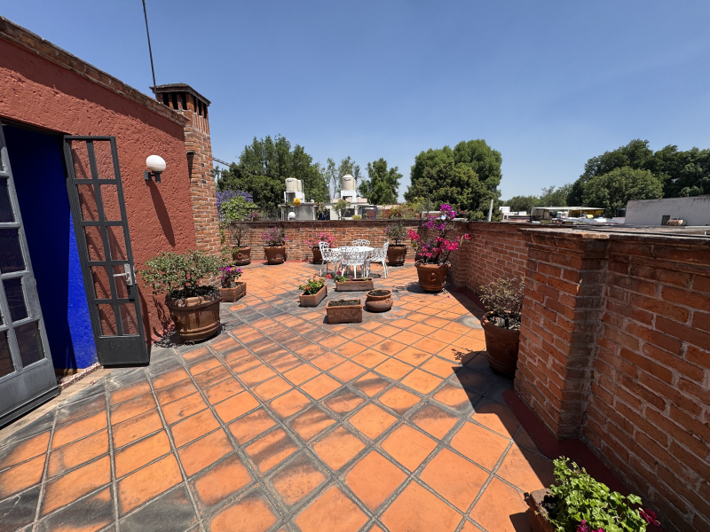 ENCANTADORA CASA EN VENTA CON JARDIN Y ROOFTOP TERRACE - VILLA COYOACAN