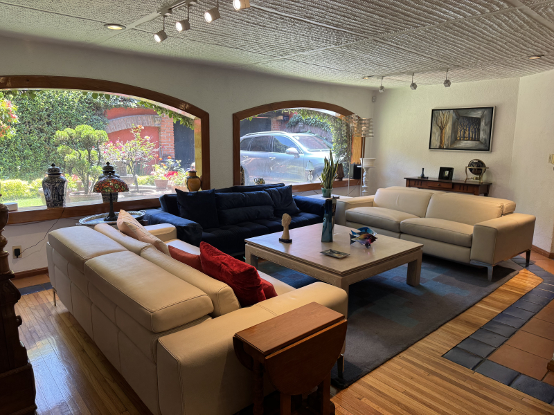 ENCANTADORA CASA EN VENTA CON JARDIN Y ROOFTOP TERRACE - VILLA COYOACAN