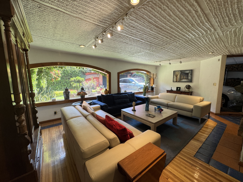 ENCANTADORA CASA EN VENTA CON JARDIN Y ROOFTOP TERRACE - VILLA COYOACAN