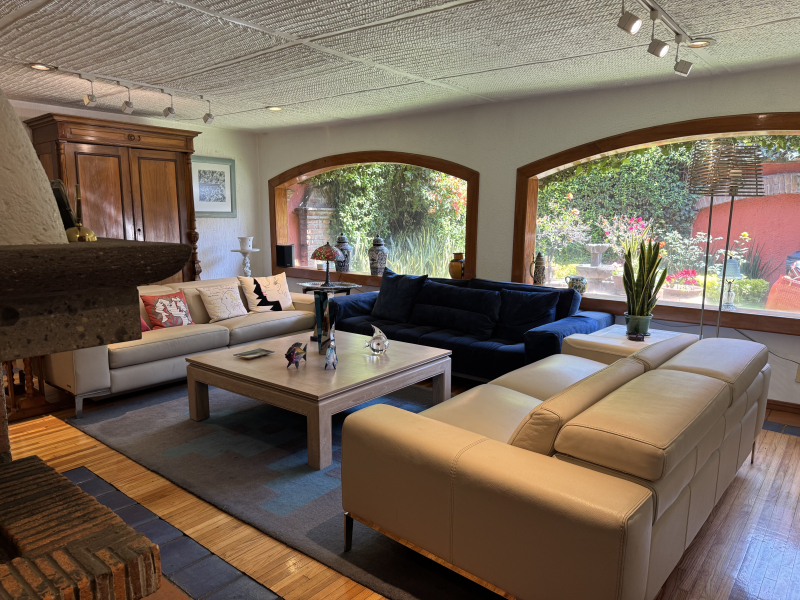 ENCANTADORA CASA EN VENTA CON JARDIN Y ROOFTOP TERRACE - VILLA COYOACAN