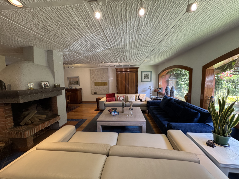 ENCANTADORA CASA EN VENTA CON JARDIN Y ROOFTOP TERRACE - VILLA COYOACAN