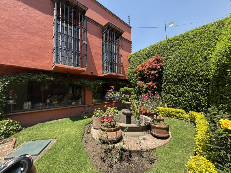 ENCANTADORA CASA EN VENTA CON JARDIN Y ROOFTOP TERRACE - VILLA COYOACAN