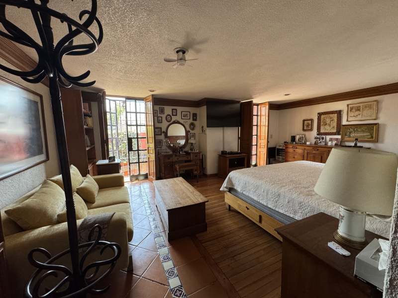 ENCANTADORA CASA EN VENTA CON JARDIN Y ROOFTOP TERRACE - VILLA COYOACAN