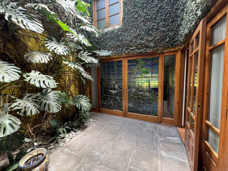 ENCANTADORA CASA EN VENTA CON JARDIN Y ROOFTOP TERRACE - VILLA COYOACAN
