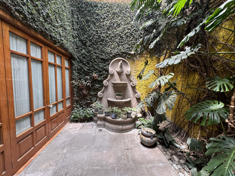 ENCANTADORA CASA EN VENTA CON JARDIN Y ROOFTOP TERRACE - VILLA COYOACAN