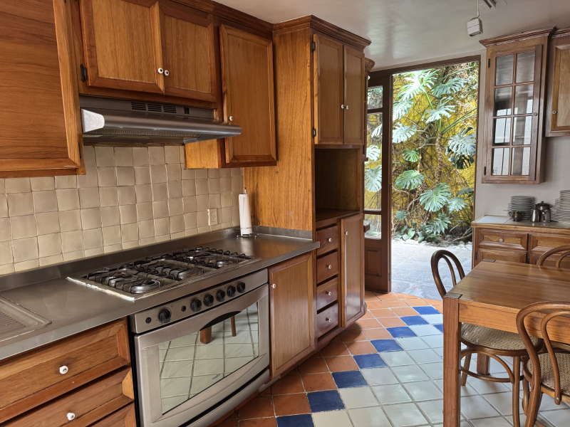 ENCANTADORA CASA EN VENTA CON JARDIN Y ROOFTOP TERRACE - VILLA COYOACAN
