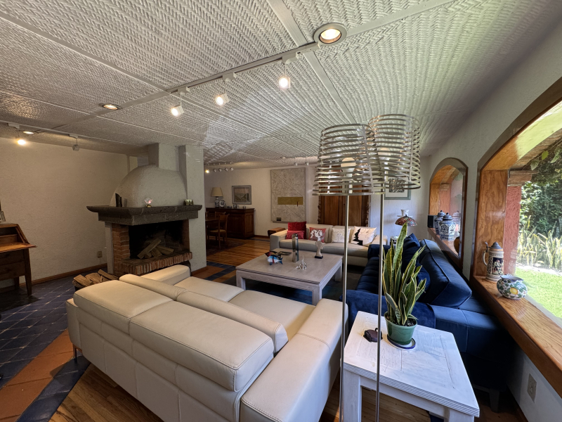 ENCANTADORA CASA EN VENTA CON JARDIN Y ROOFTOP TERRACE - VILLA COYOACAN