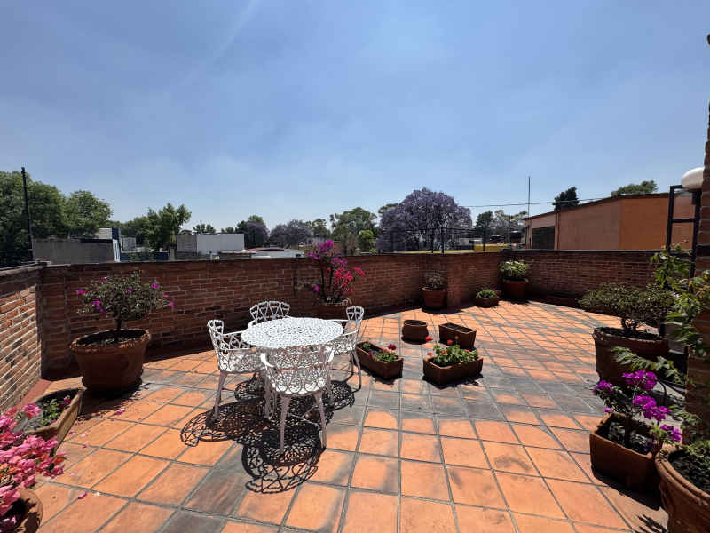 ENCANTADORA CASA EN VENTA CON JARDIN Y ROOFTOP TERRACE - VILLA COYOACAN