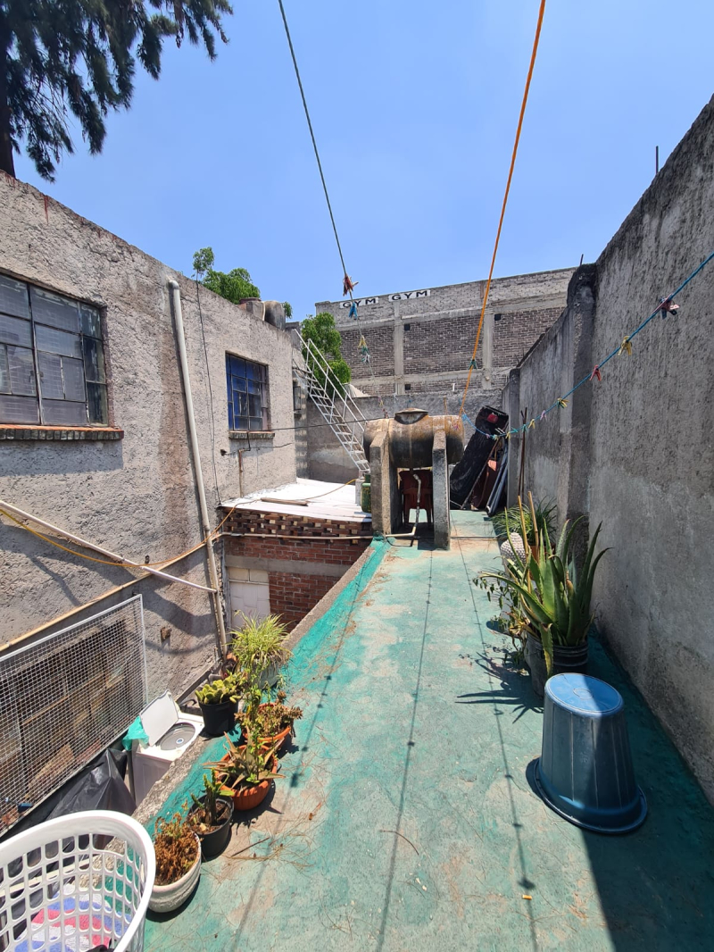 se vende casa con locales comerciales y departamentos en rio blanco gustavo a madero cdmx