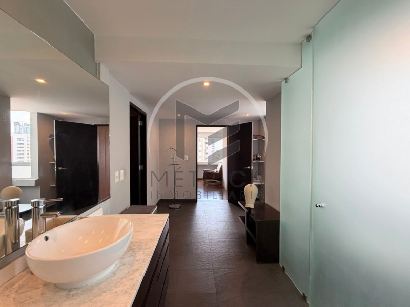 departamento en venta en hacienda el ciervo con bodega y cocina remodelada: