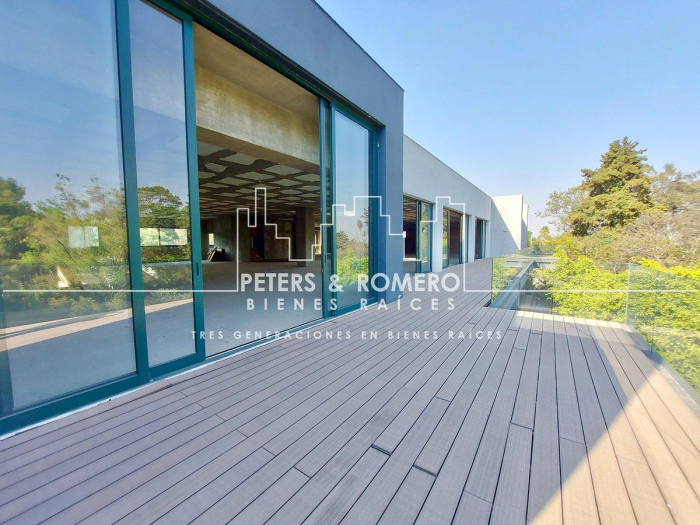 amplia residencia en venta en lomas altas
