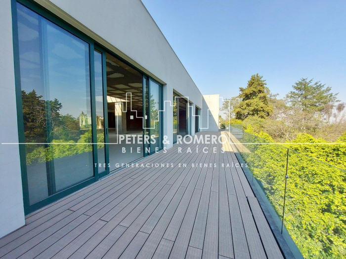 amplia residencia en venta en lomas altas