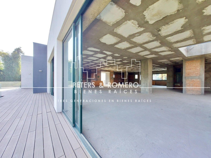 amplia residencia en venta en lomas altas