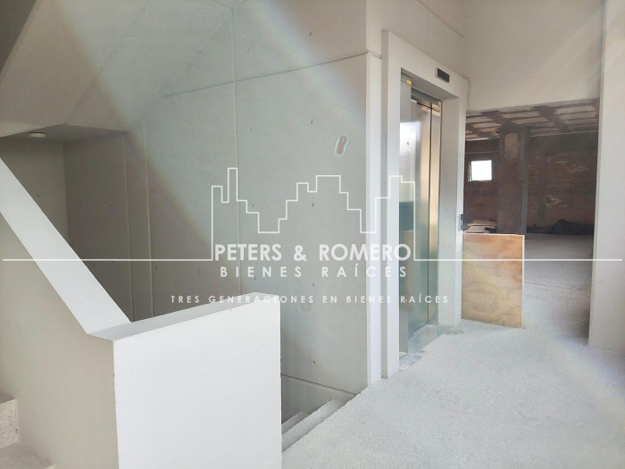 amplia residencia en venta en lomas altas