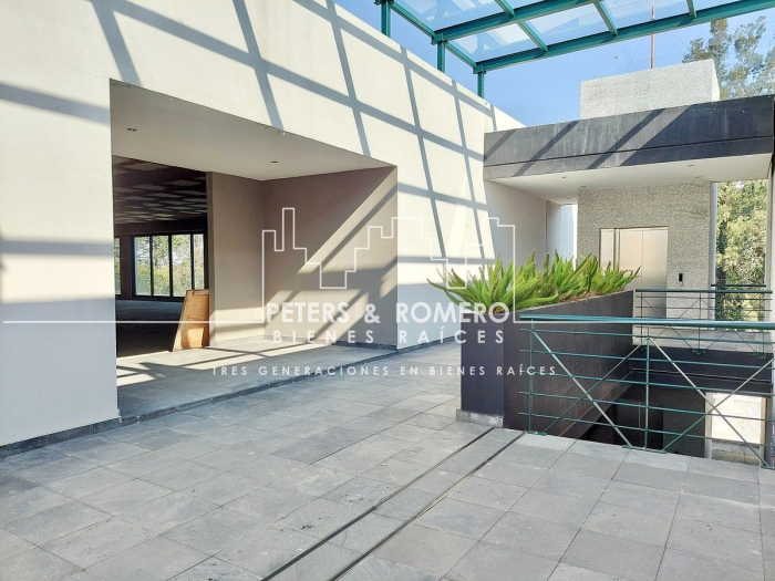 amplia residencia en venta en lomas altas