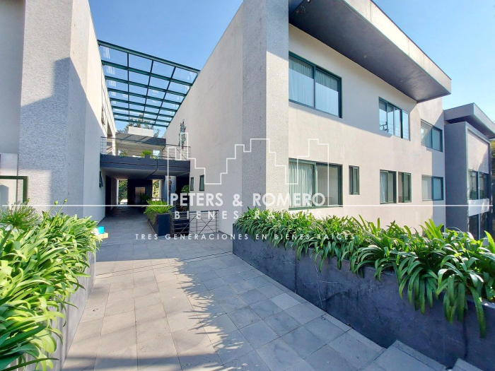 amplia residencia en venta en lomas altas