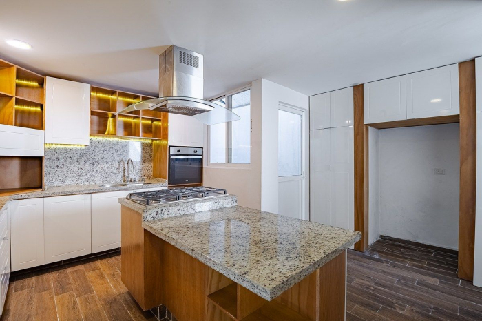 casa en venta, remodelada, en privada, 2 terrazas, en el corazón de cd. satélite
