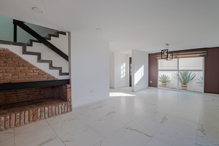 casa en venta, remodelada, en privada, 2 terrazas, en el corazón de cd. satélite