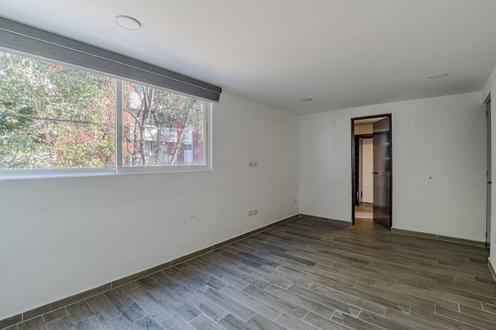 casa en venta, remodelada, en privada, 2 terrazas, en el corazón de cd. satélite