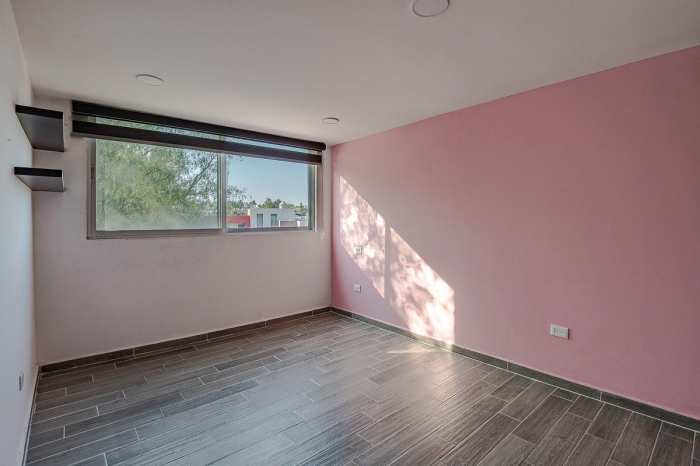 casa en venta, remodelada, en privada, 2 terrazas, en el corazón de cd. satélite