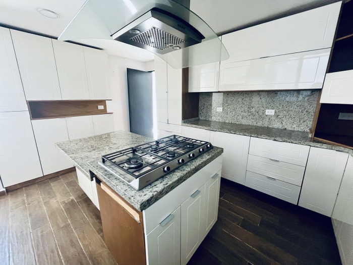 casa en venta, remodelada, en privada, 2 terrazas, en el corazón de cd. satélite