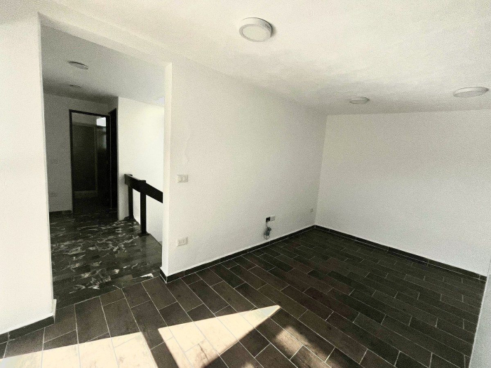 casa en venta, remodelada, en privada, 2 terrazas, en el corazón de cd. satélite
