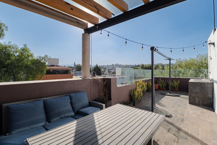 casa en venta, remodelada, en privada, 2 terrazas, en el corazón de cd. satélite