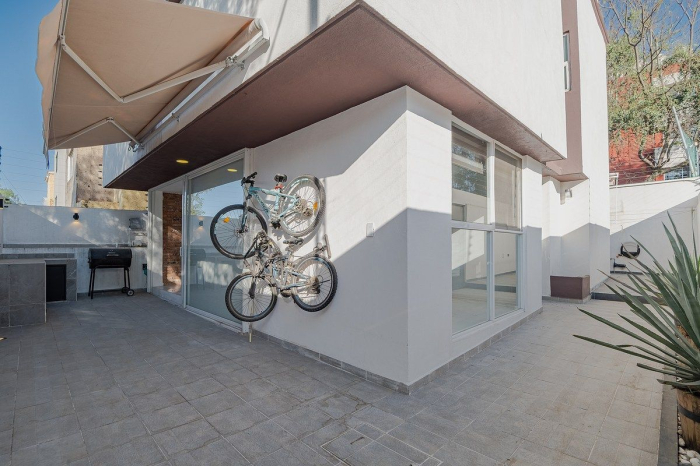 casa en venta, remodelada, en privada, 2 terrazas, en el corazón de cd. satélite