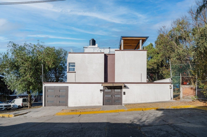 casa en venta, remodelada, en privada, 2 terrazas, en el corazón de cd. satélite