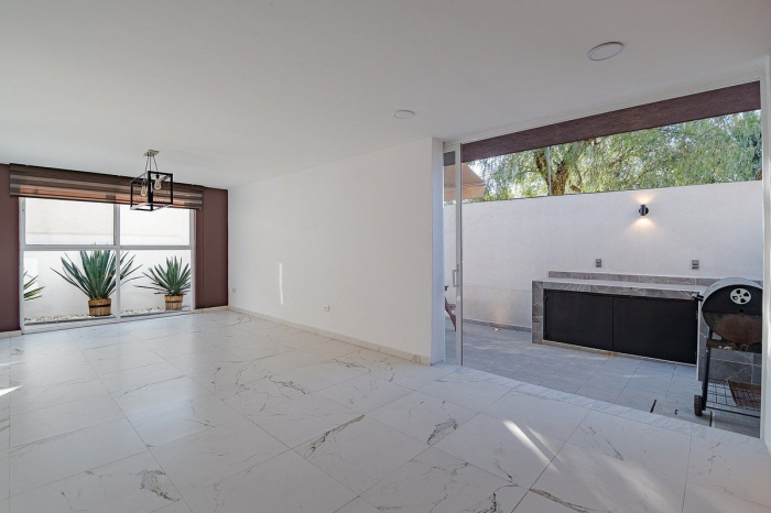 casa en venta, remodelada, en privada, 2 terrazas, en el corazón de cd. satélite