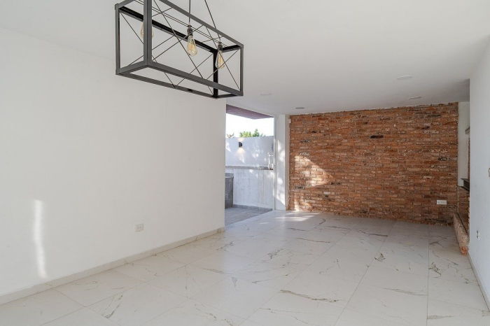 casa en venta, remodelada, en privada, 2 terrazas, en el corazón de cd. satélite